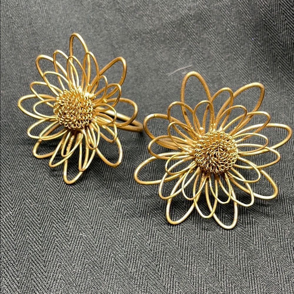 Pair Elegant Gold Flower Napkin Holders